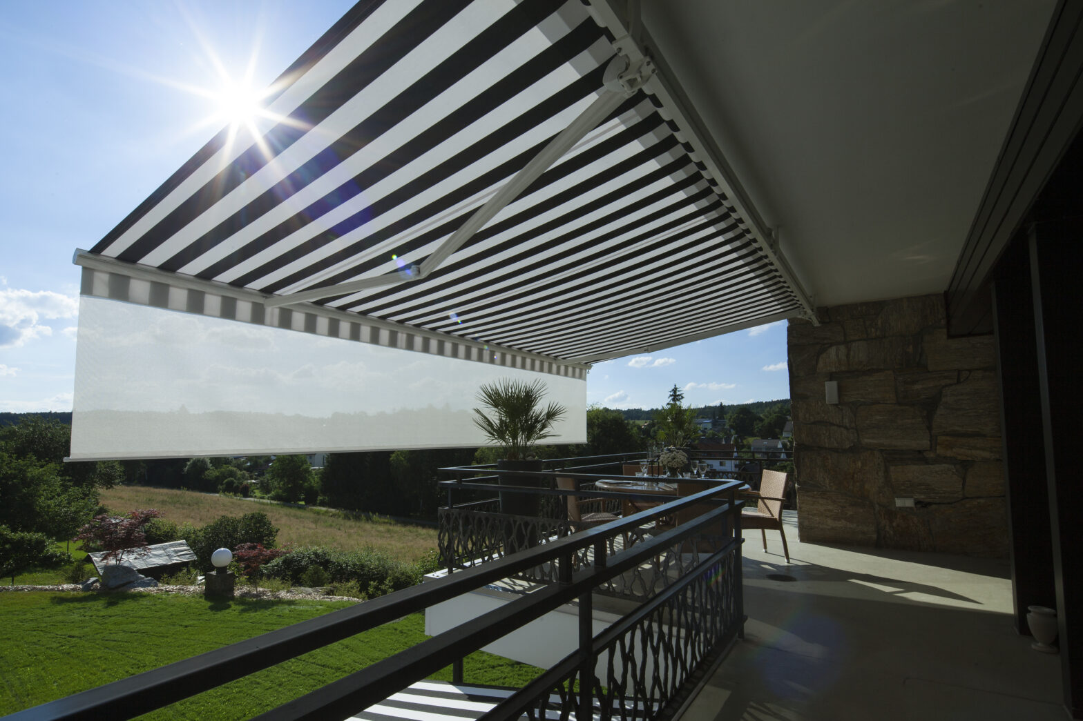 Lamellendächer: Die moderne Lösung für flexible Terrassenüberdachung